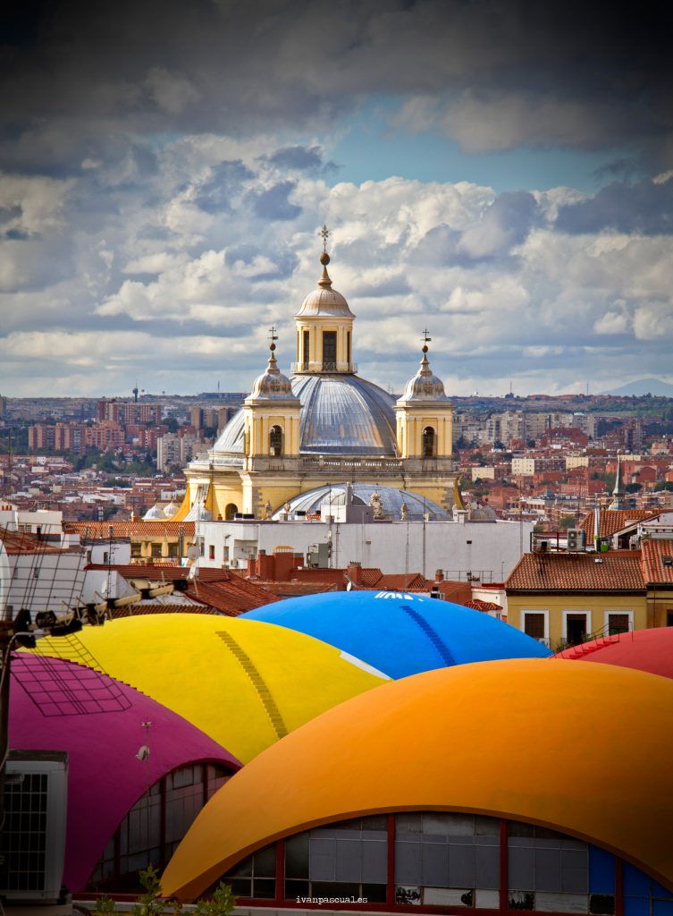 Barrio de La Latina con la Real Basilica de San Francisco el Grande, Madrid